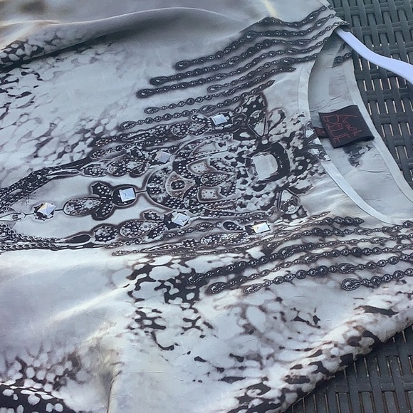 French Blue top grey with silver beads size small nice flowing material - Picture 11 of 12